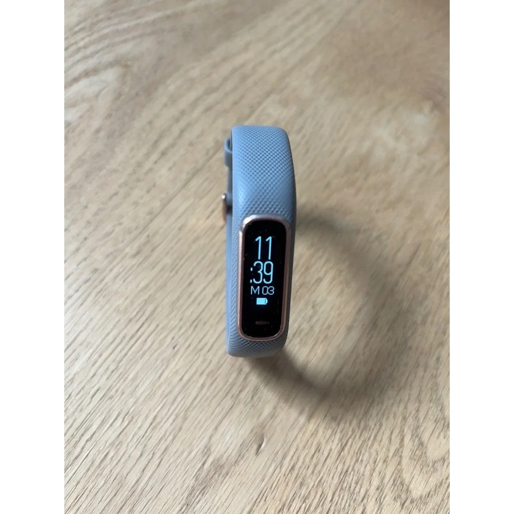 Garmin Vivosmart 4 Fitness Tracker Gray Rose Gold Smartwatch with Charger